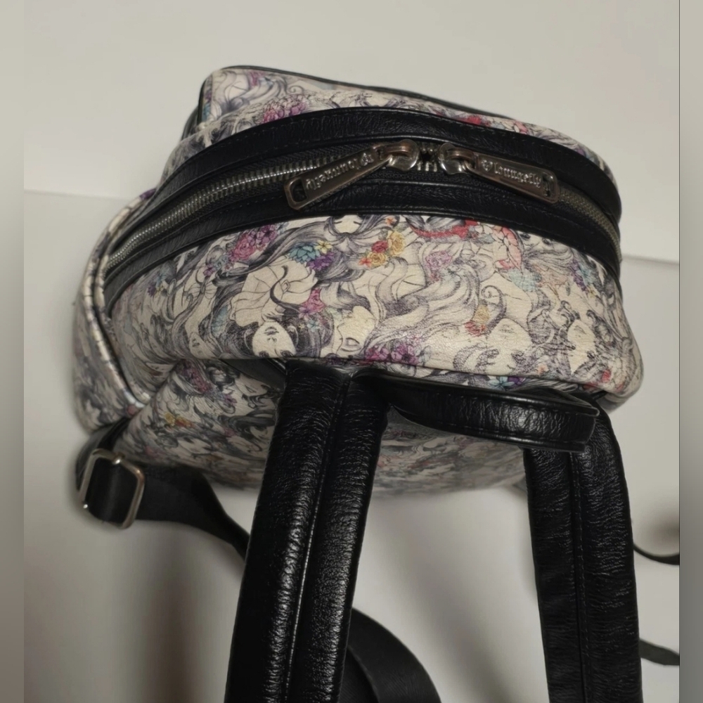 Loungefly OG Disney Parks Princesses Sketch AOP Backpack - Extremely Rare - Picture 14 of 16